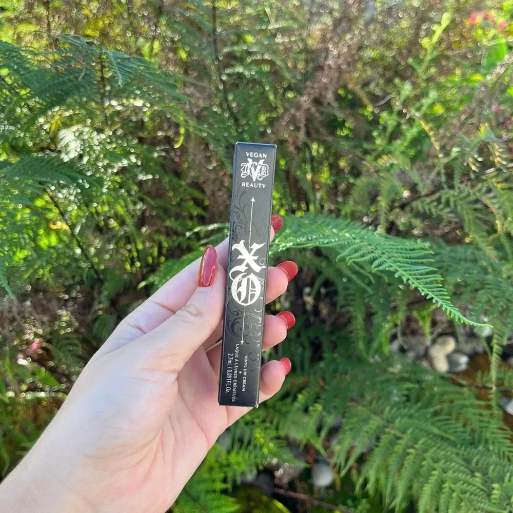 BNIB KVD Beauty • Hollyhock 70